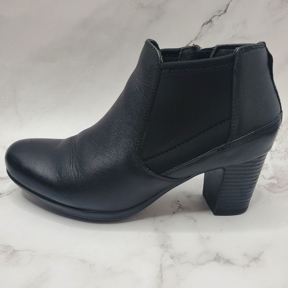 CLARKS Collection Black Booties Y2K Block Heel Women's 7.5W
